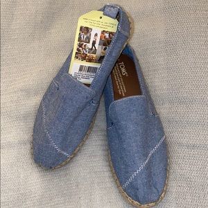 Toms blue chambray alpargata shoe
